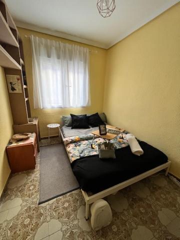 Gemuetliches Zimmer "Gold" Fuer 2 Personen Und Katzenliebhaber Valensiya Dış mekan fotoğraf